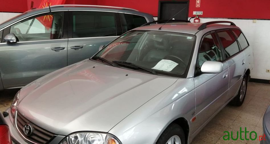 2002' Toyota Avensis photo #3