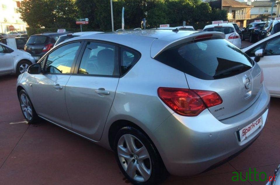 2011' Opel Astra 1.3 Cdti Enjoy photo #1