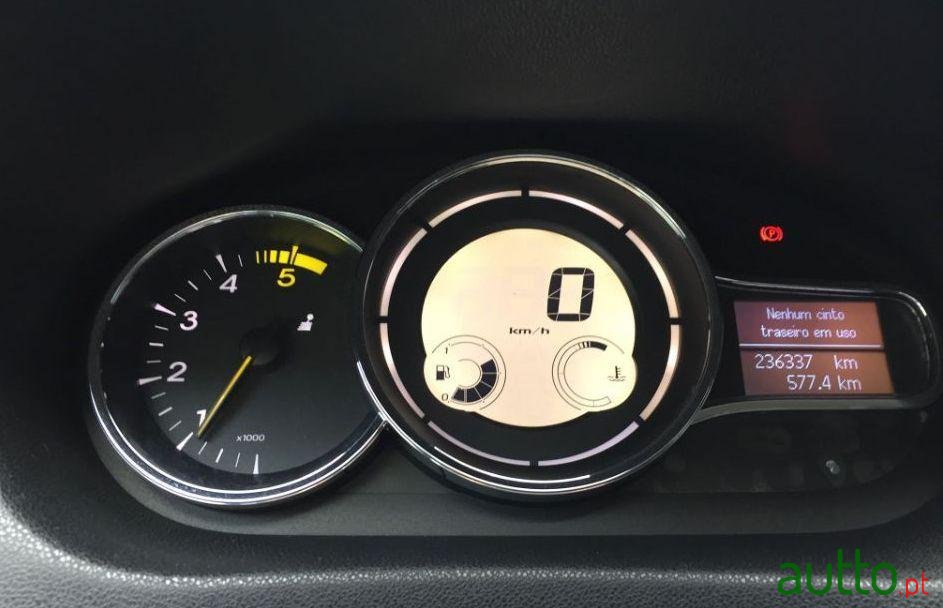 2012' Renault Megane photo #3