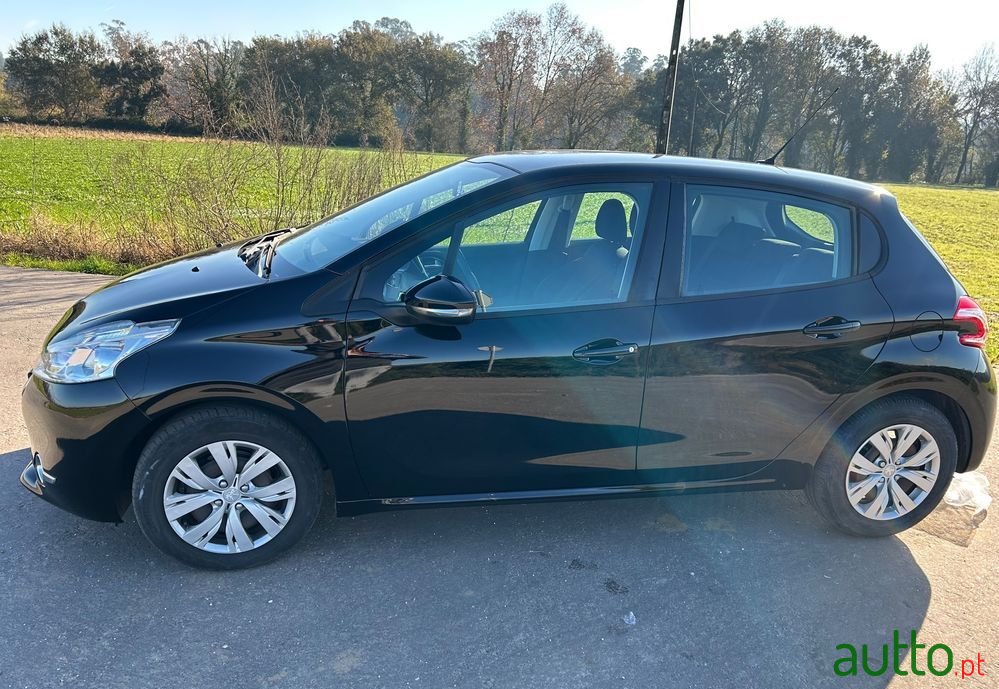 2014' Peugeot 208 1.2 Puretech Active photo #3