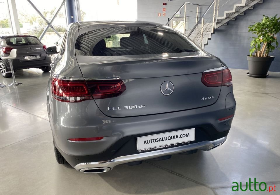 2022' Mercedes-Benz Glc-300 photo #4