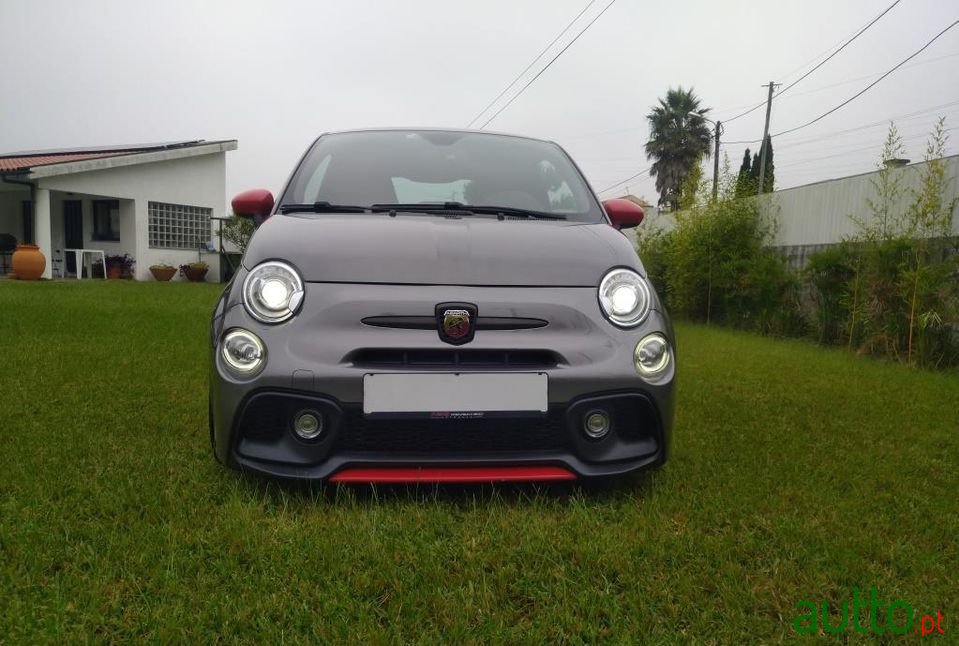 2018' Fiat 595 Abarth photo #2