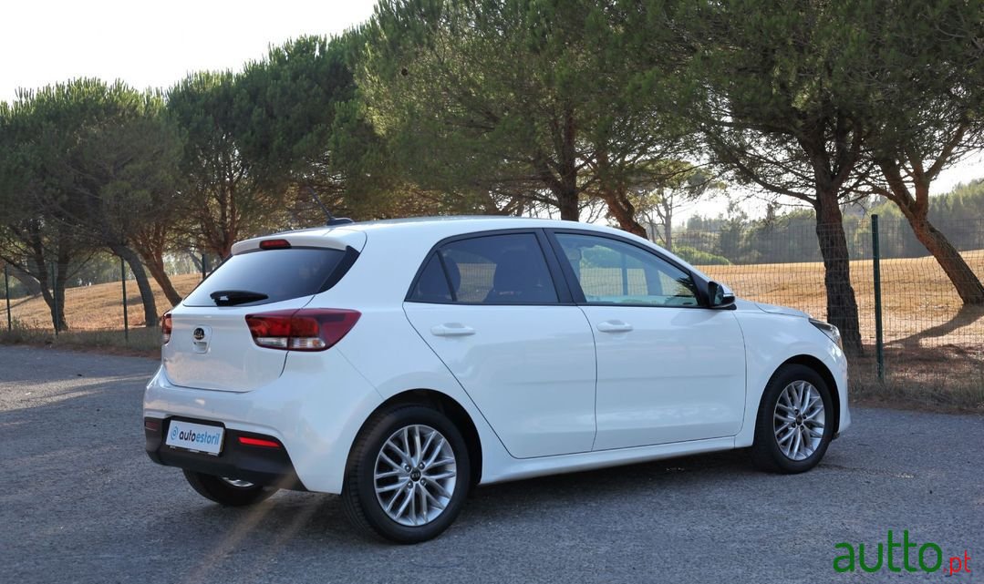 2018' Kia Rio photo #6