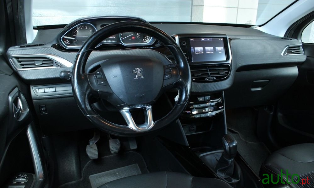 2016' Peugeot 2008 photo #4