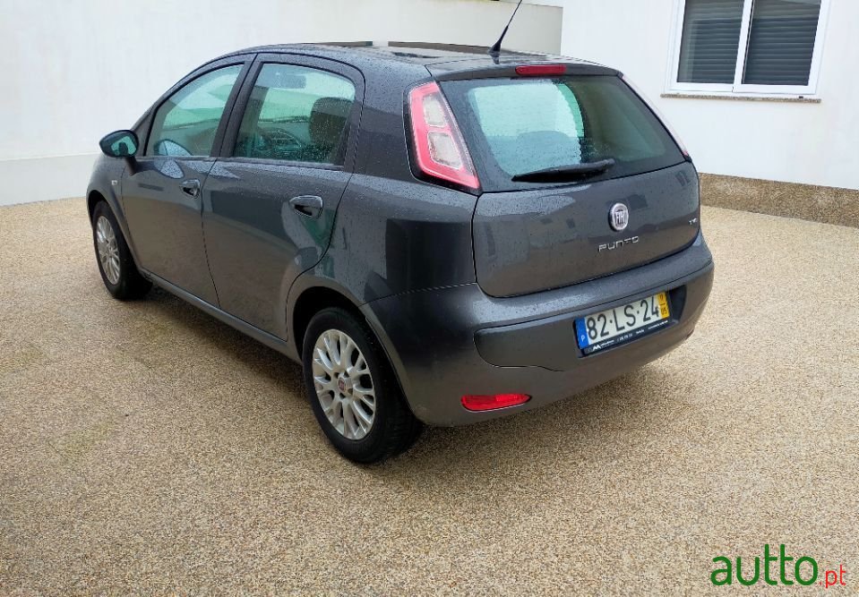 2011' Fiat Punto Evo photo #2