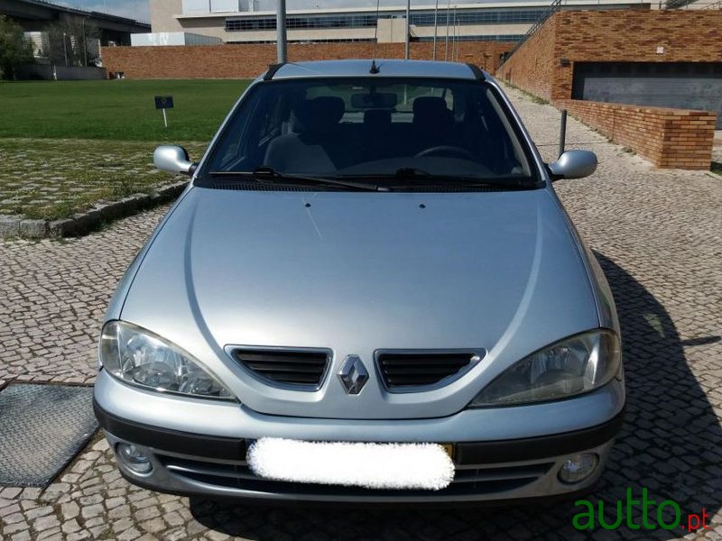 2001' Renault Megane photo #4