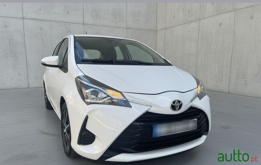 2020' Toyota Yaris photo #2