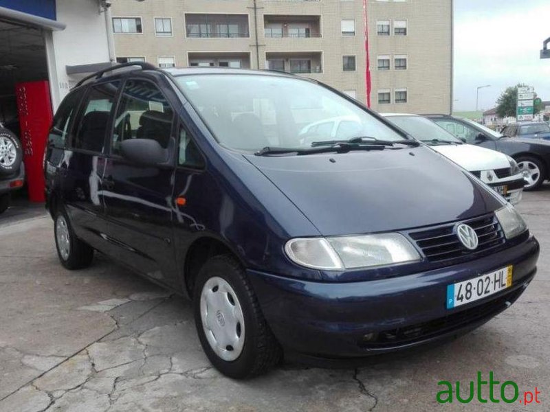 2002' Volkswagen Sharan photo #1