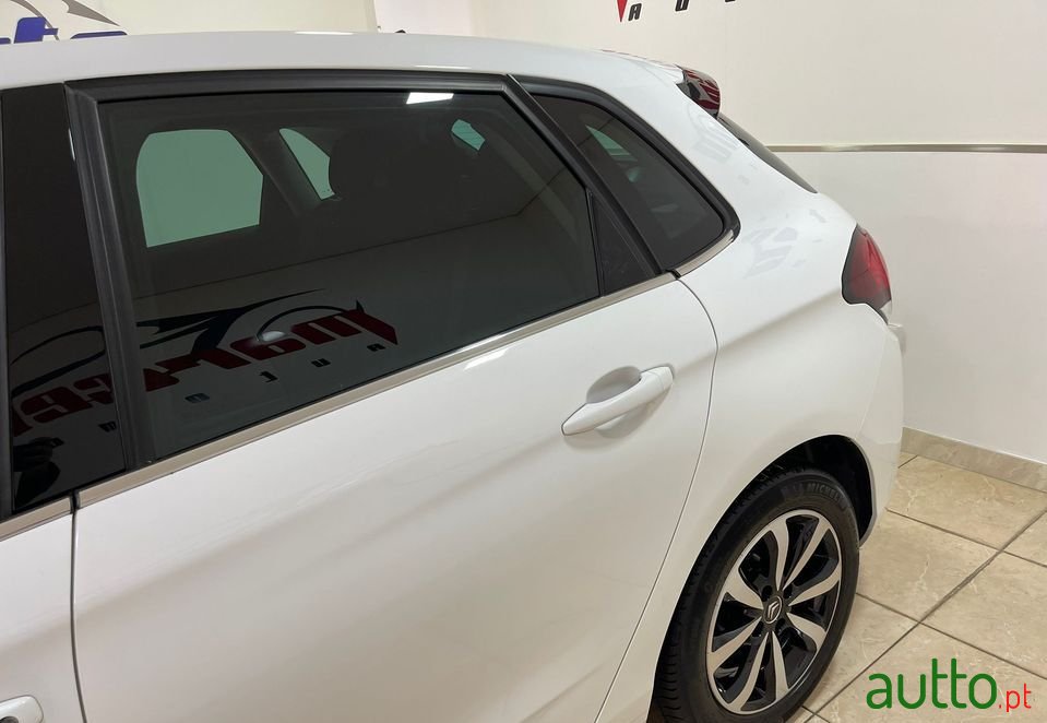 2018' Citroen C4 photo #6