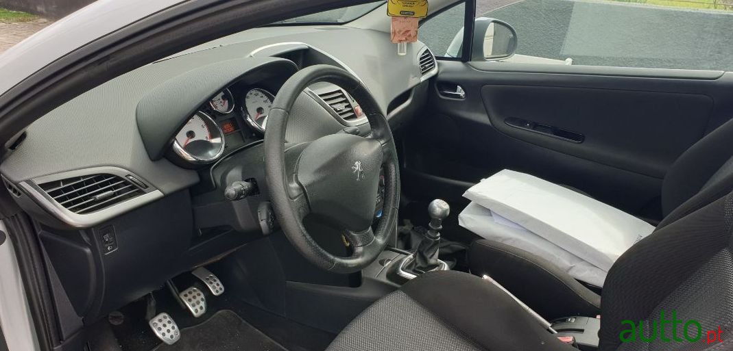 2010' Peugeot 207 photo #5