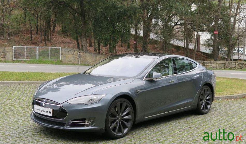 2014' Tesla Model-S 85 Kw photo #2