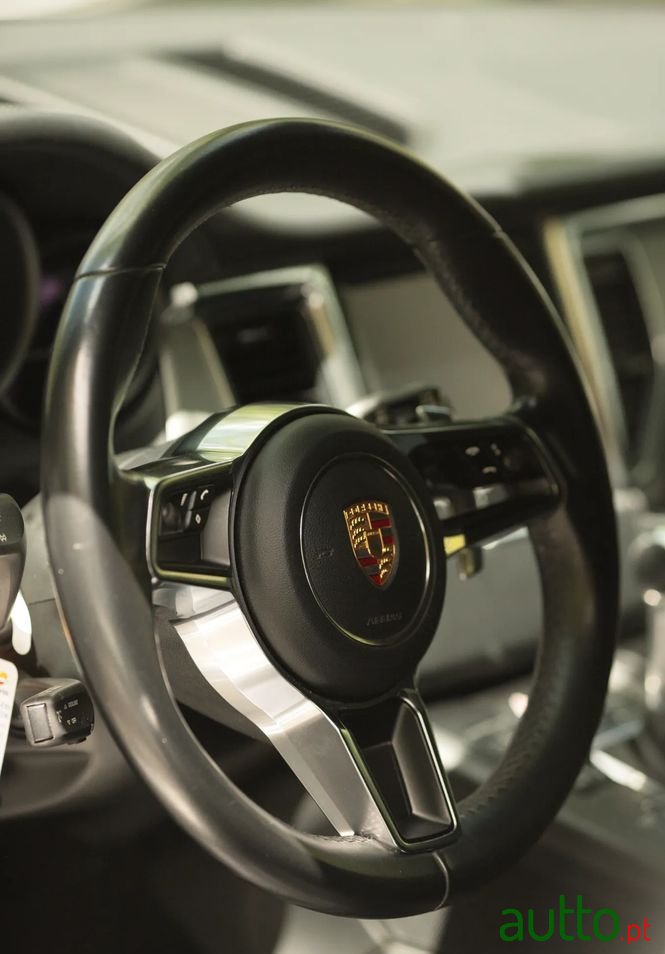 2015' Porsche Macan S photo #6