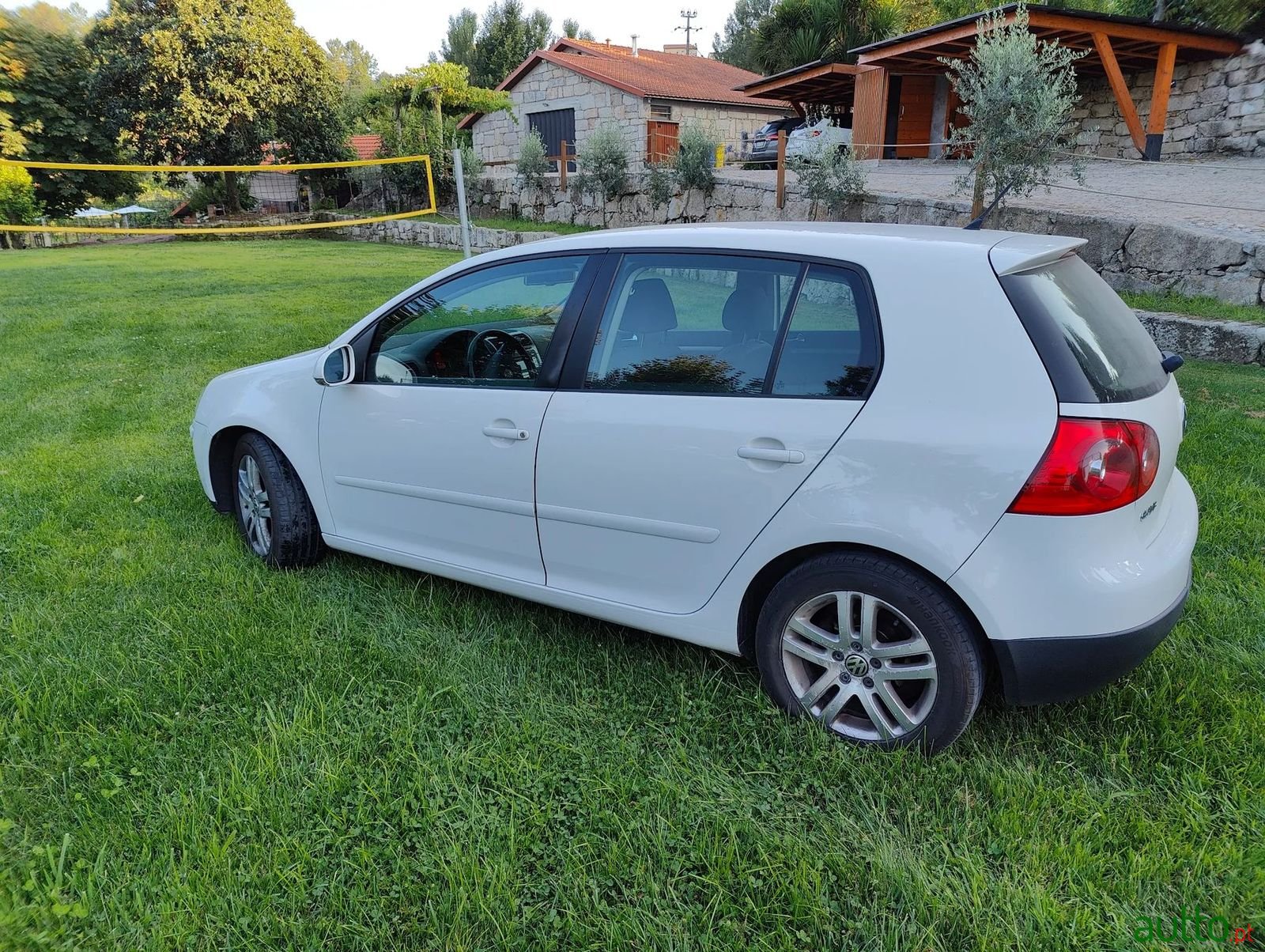 2008' Volkswagen Golf photo #6