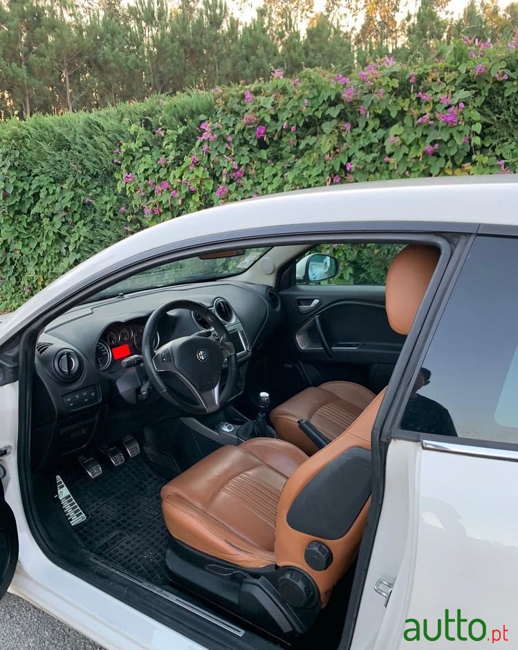 2012' Alfa Romeo MiTo photo #5