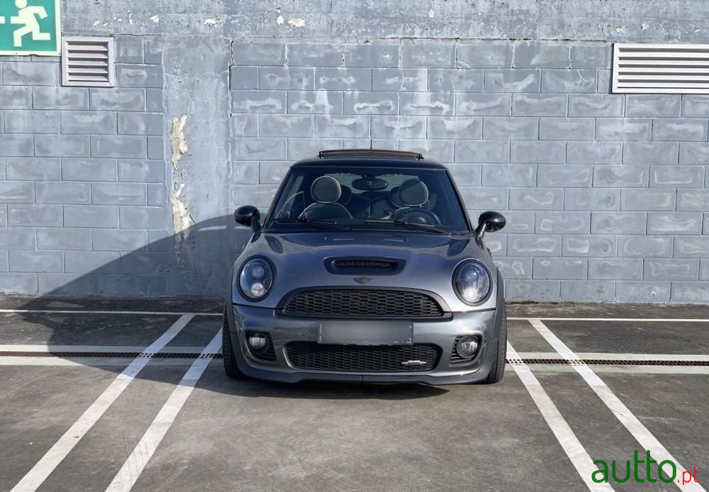 2009' MINI John Cooper Works photo #3