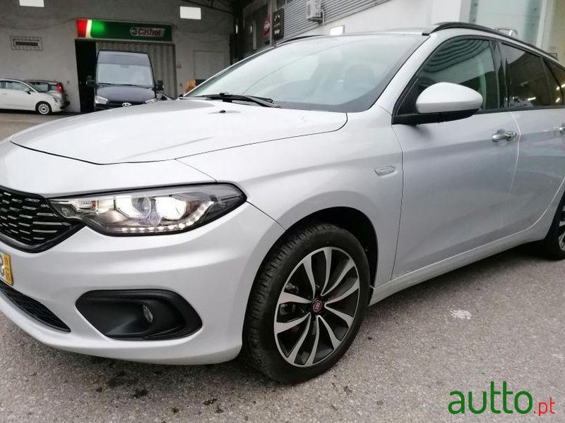 2019' Fiat Tipo Station Wagon photo #2