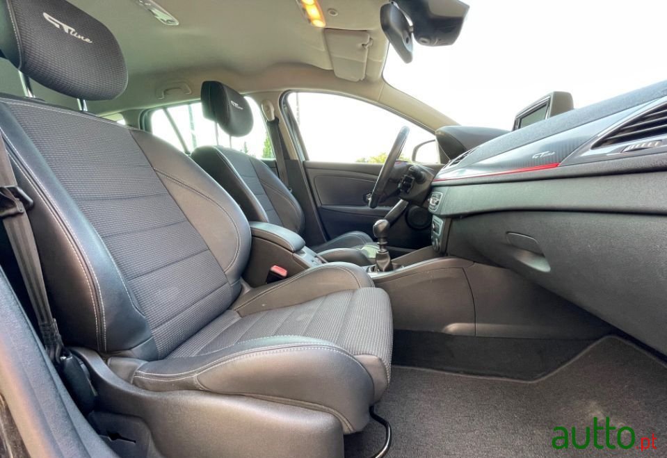 2015' Renault Megane Sport Tourer photo #5