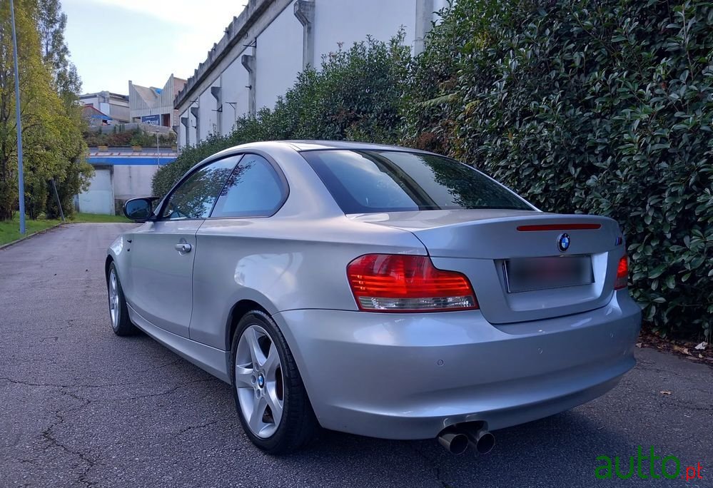 2010' BMW Série 1 D Dpf Edition Sport photo #4