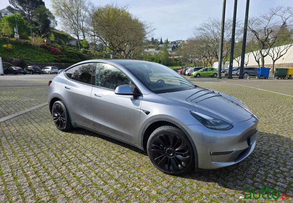 2023' Tesla Model Y photo #2