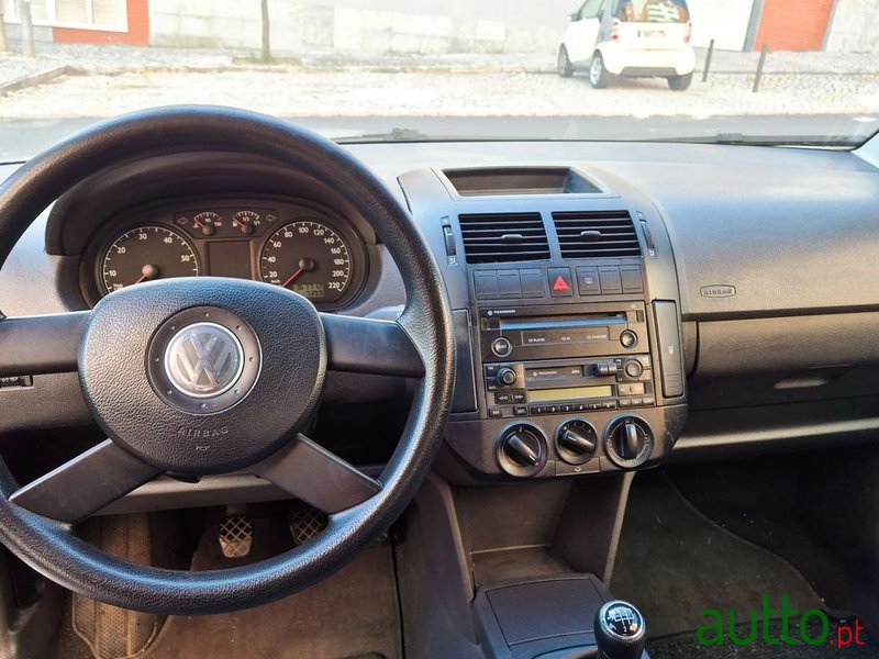 2003' Volkswagen Polo photo #3