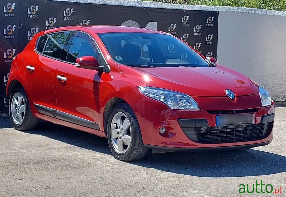 2010' Renault Megane photo #2