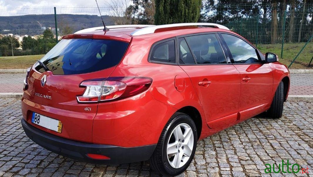 2015' Renault Megane Sports Tourer photo #2