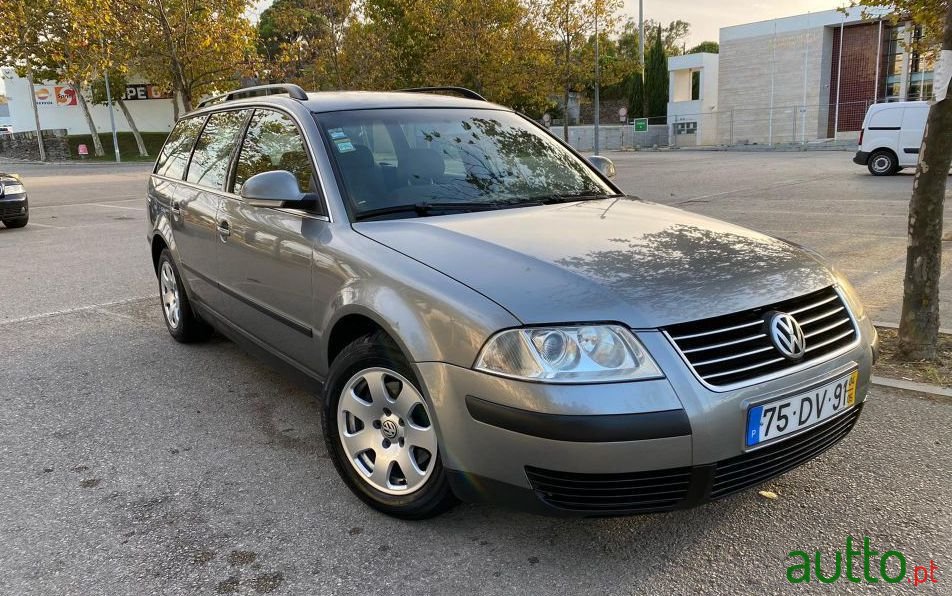 2004' Volkswagen Passat Variant photo #3