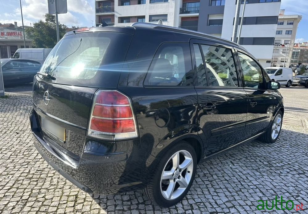 2007' Opel Zafira photo #2