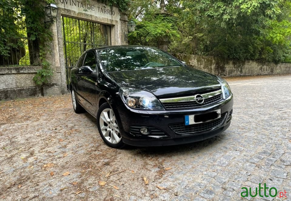 2008' Opel Astra Gtc photo #2