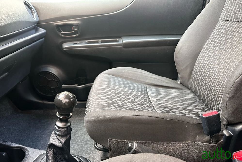 2011' Toyota Yaris 1.4 D-4D photo #5