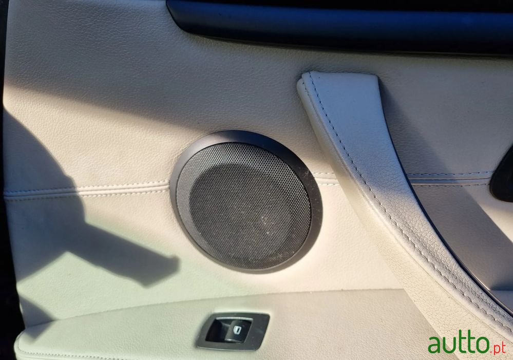 2008' BMW 330 D Coupe photo #5