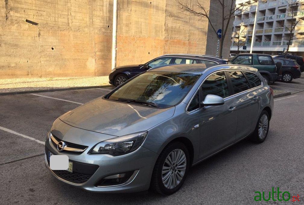 2013' Opel Astra 1.3 Cdti Cosmo S/S photo #2