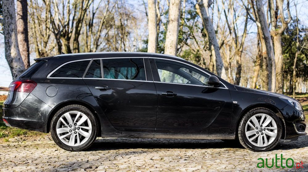2014' Opel Insignia Sports Tourer photo #3