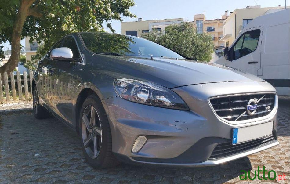 2014' Volvo V40 2.0 D4 R-Design photo #4