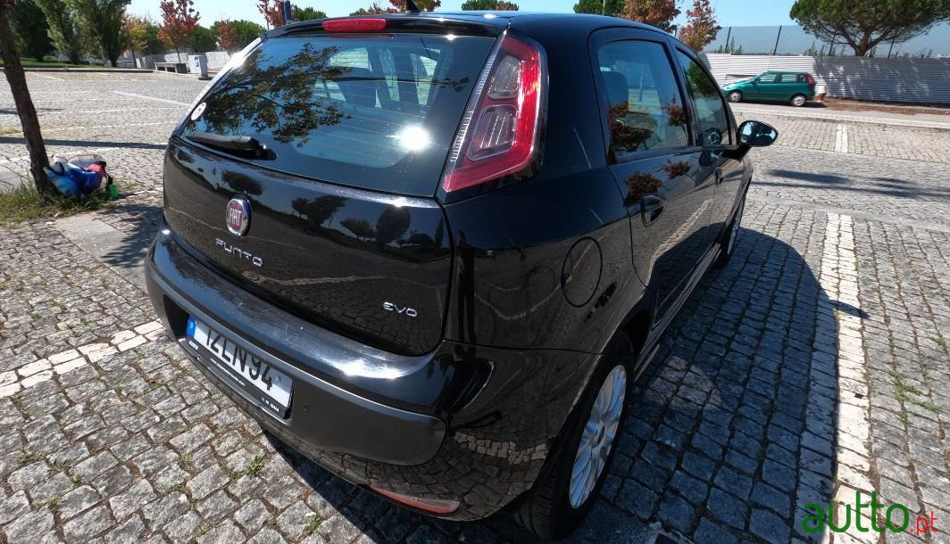 2011' Fiat Punto Evo photo #4