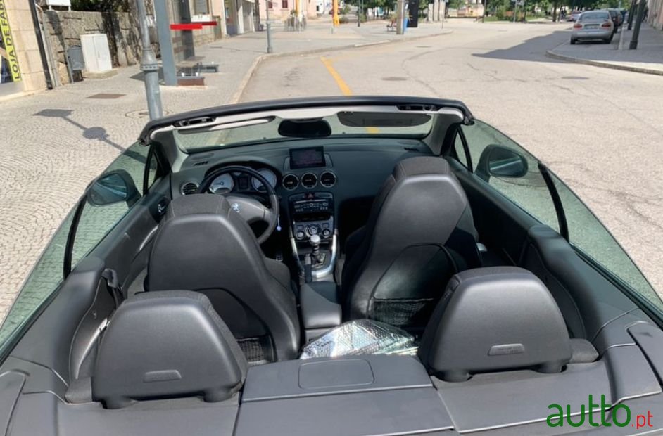 2011' Peugeot 308 Sport photo #2