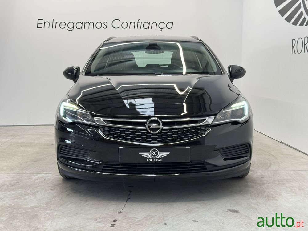 2017' Opel Astra photo #2
