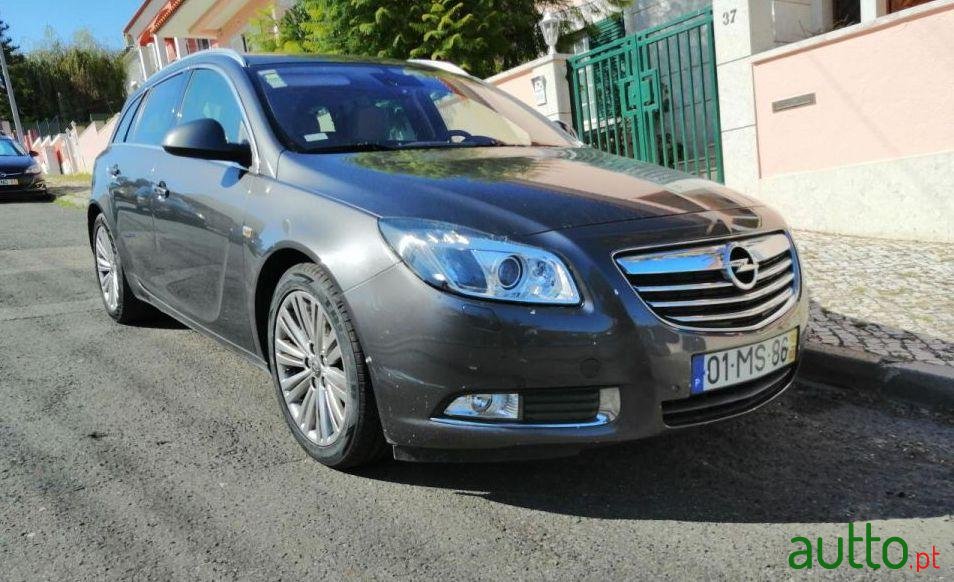 2012' Opel Insignia Sports Tourer photo #2