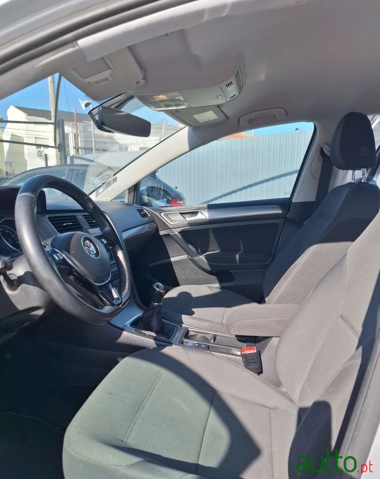 2017' Volkswagen Golf Variant photo #5