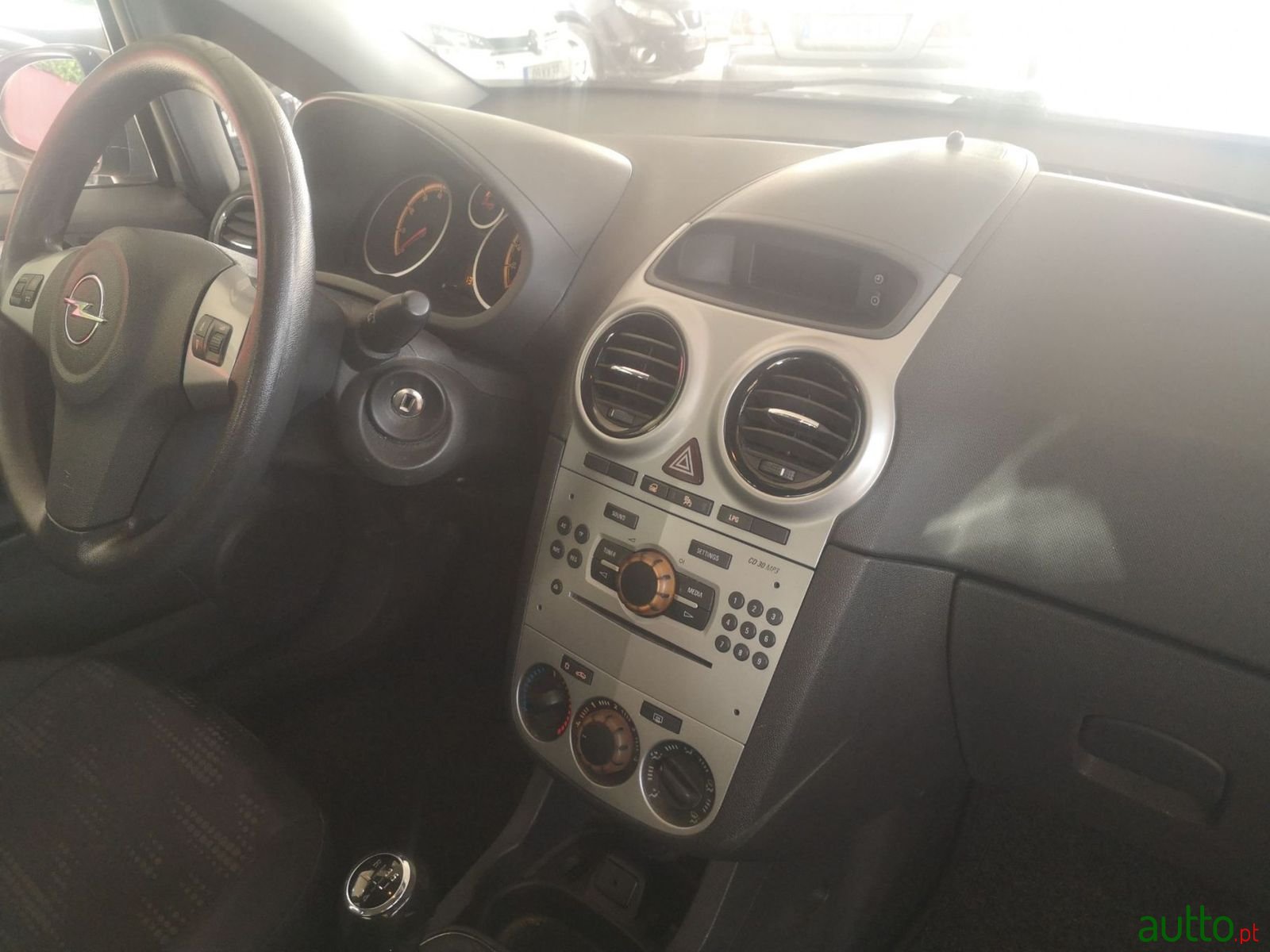 2012' Opel Corsa photo #6