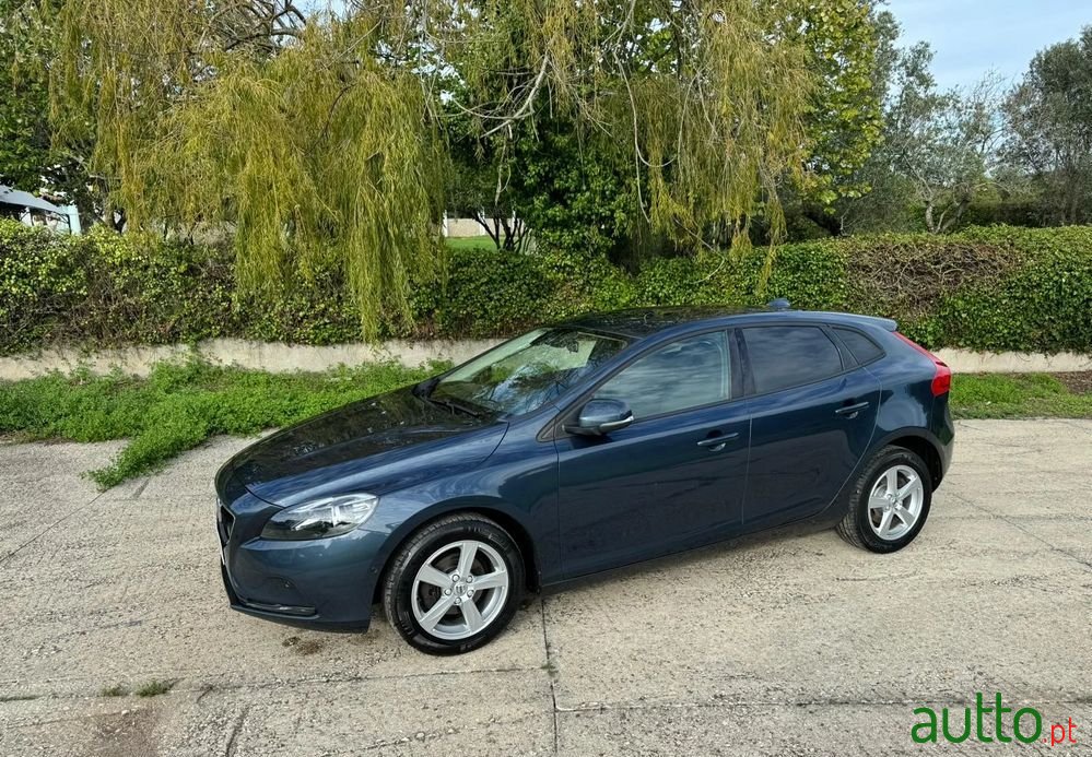 2018' Volvo V40 photo #2