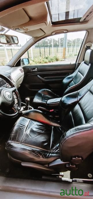 2001' Volkswagen Golf photo #4