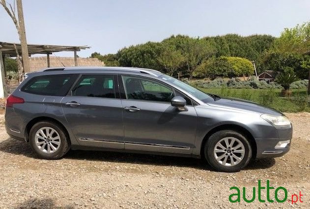 2013' Citroen C5 Tourer photo #2