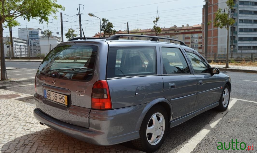 2001' Opel Vectra Caravan photo #2