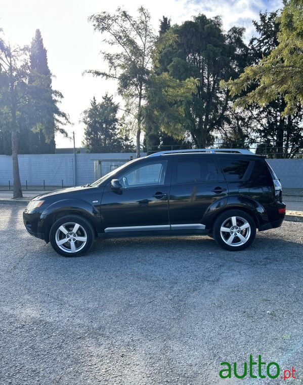 2008' Mitsubishi Outlander photo #2