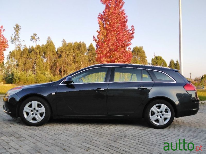 2010' Opel Insignia Sports Tourer photo #2