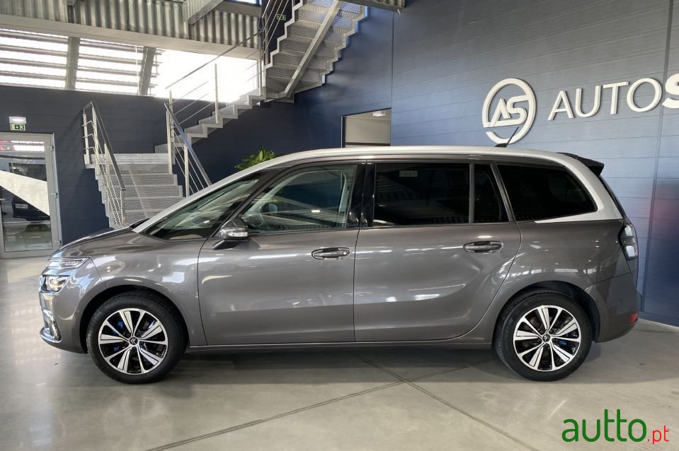 2019' Citroen C4 Spacetourer photo #2