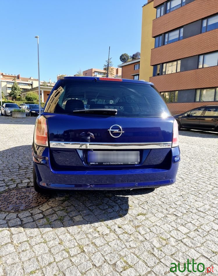 2008' Opel Astra Caravan photo #5