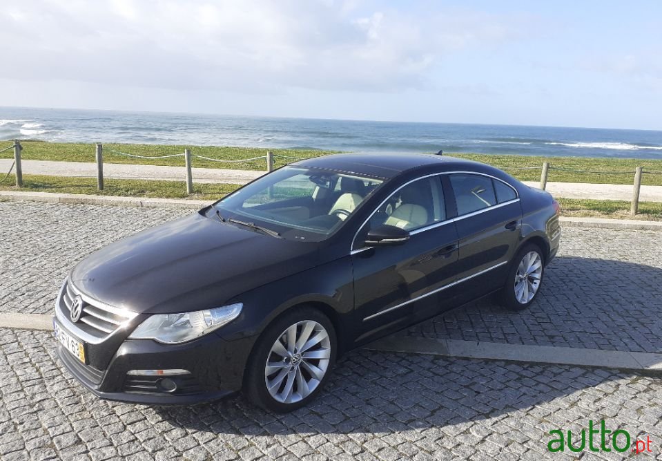 2008' Volkswagen Passat photo #3