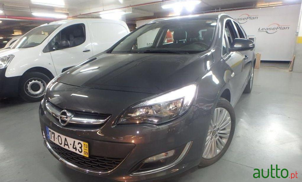 2013' Opel Astra 1.3 Cdti Cosmo S/S photo #2